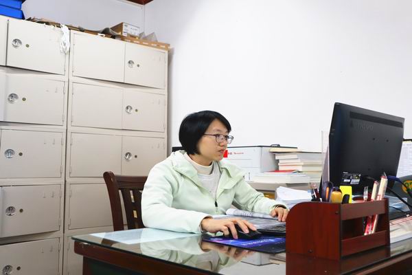 调整大小 聂_副本.jpg 调整大小 聂_副本.jpg